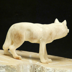Wolf aus Mammut-Elfenbein