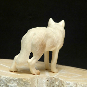 Wolf aus Mammut-Elfenbein
