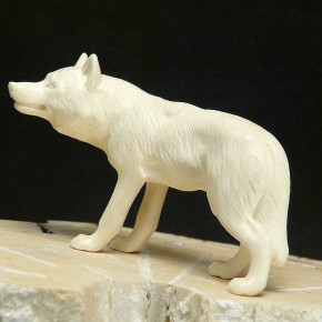 Wolf aus Mammut-Elfenbein
