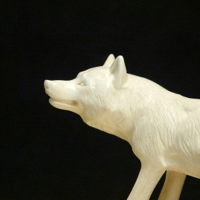Wolf aus Mammut-Elfenbein