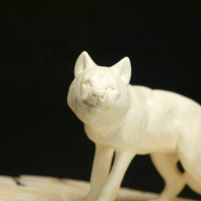 Wolf aus Mammut-Elfenbein