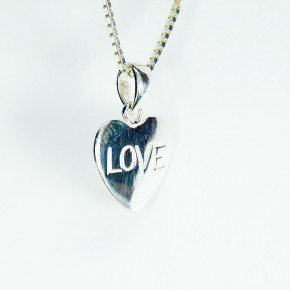 Herzanhänger "Love" mit Kette