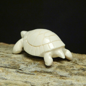 Schildkröte aus hellem Mammut-Elfenbein