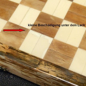 Schachspiel aus Mammut-Elfenbein mit Kassette