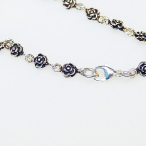 schmales Silberarmband mit Rosenmotiv