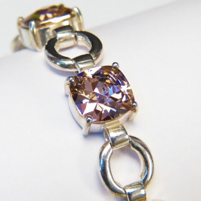 Silberarmband mit pinkfarbenen Zirkonia
