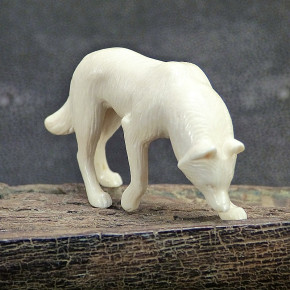 Wolf aus Mammutelfenbein