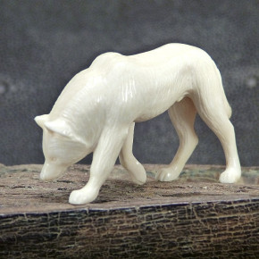 Wolf aus Mammutelfenbein