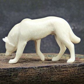Wolf aus Mammutelfenbein