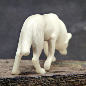 Wolf aus Mammutelfenbein