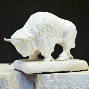 Bison aus Mammut-Elfenbein