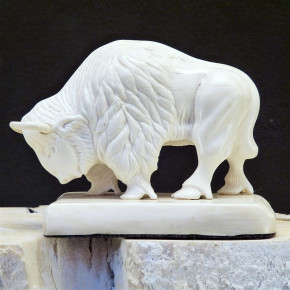 Bison aus Mammut-Elfenbein