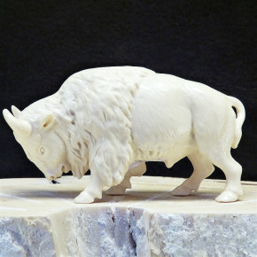 Bison aus Mammut-Elfenbein