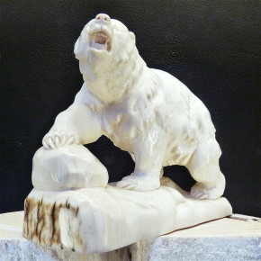 großer Grizzly-Bär aus Mammut