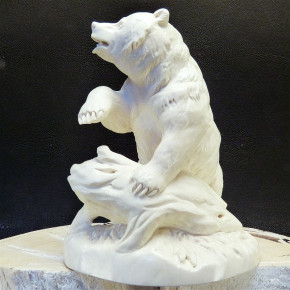 Großer Bär aus Mammut-Elfenbein
