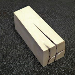 Mammut-Zuschnitt mit Rissen ca. 53x22,5x22,5mm