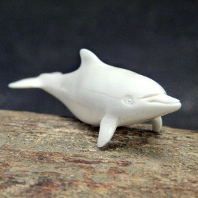 Delfin aus hellem Mammut