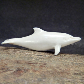 Delfin aus hellem Mammut