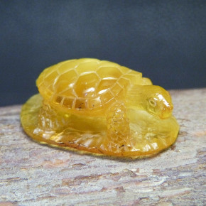 Schildkröte aus Naturbernstein
