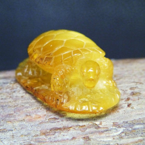Schildkröte aus Naturbernstein