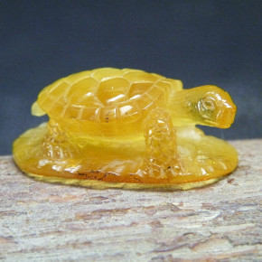 Schildkröte aus Naturbernstein