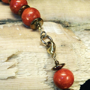 Schaumkorallenkette mit Hämatit und Mammut
