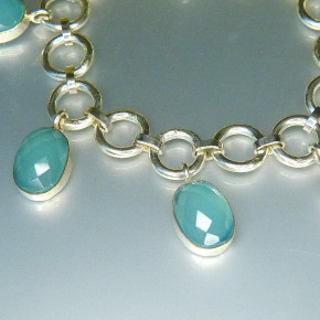 Silberarmband mit Chalcedon