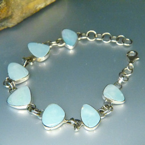 Silberarmband mit Opalen