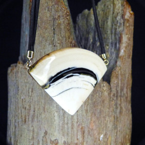 Mammut-Collier mit polierter Messing-Intarsie
