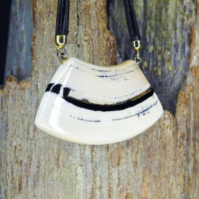 Mammut-Collier stark gemasert