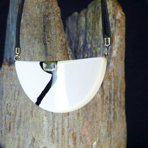 helles Mammut-Collier mit Jade