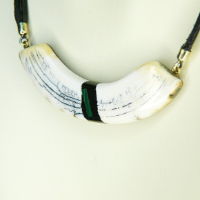 lebhaftes Bogencollier mit Malachit