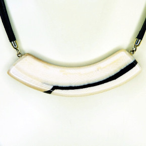 Mammut-Bogencollier stark gemasert