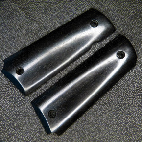 Griffschalen aus Ebenholz für 1911