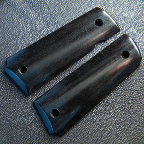 Griffschalen aus Ebenholz für 1911