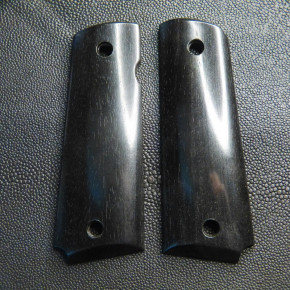 Griffschalen aus Ebenholz für 1911