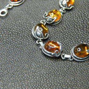 Silberarmband mit Bernstein