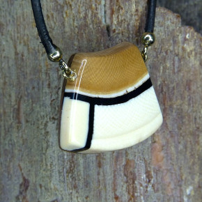 kleines Mammut-Collier schön gefärbt