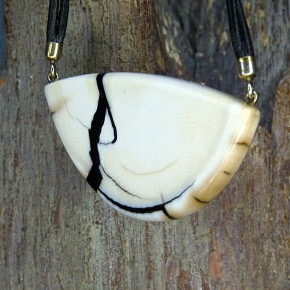 Mammut-Collier fein gemasert