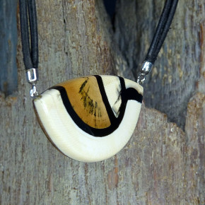 Mammut-Collier toll gefärbt