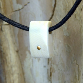 Mammut-Anhänger mit poliertem Messing