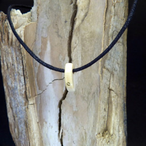 Mammut-Anhänger mit poliertem Messing
