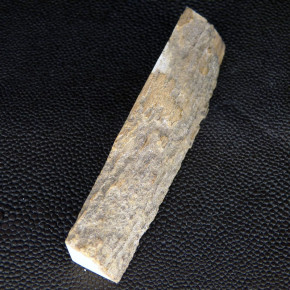 Mammut-Dreikant mit Rinde ca. 84 x 15,5 x 16,5mm
