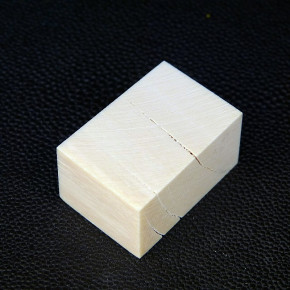 Mammut-Block mit Rissen ca. 35 x 24,5 x 18,5mm