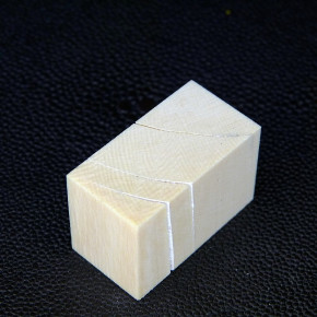 Mammut-Block mit Rissen ca. 35 x 24,5 x 18,5mm