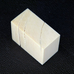Mammut-Block mit Rissen ca. 35 x 24,5 x 18,5mm