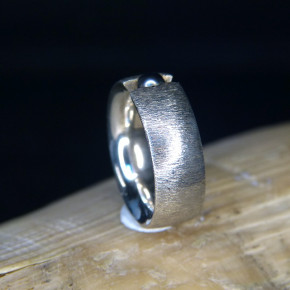 Ring aus mattiertem Silber mit Perle W16,6 Kollektion "Bernd Wolf"