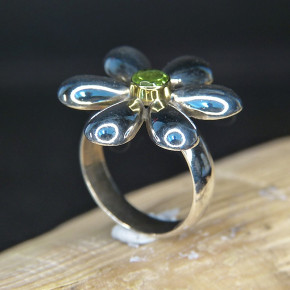 Silberring "Blume'" mit Stein oder Perle Größe 60 (Ø ca. 19,1 mm) / Peridot