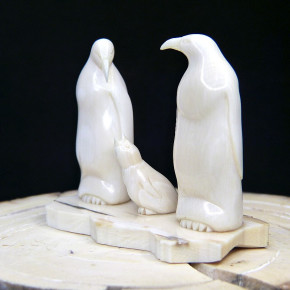 Pinguinfamilie aus Mammut