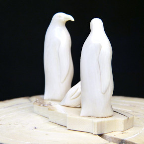 Pinguinfamilie aus Mammut